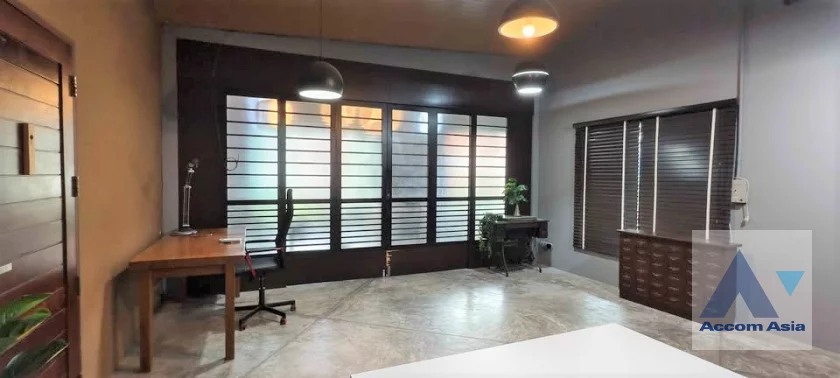 5  2 br House for rent and sale in Ratchadaphisek ,Bangkok MRT Huai Khwang AA46317