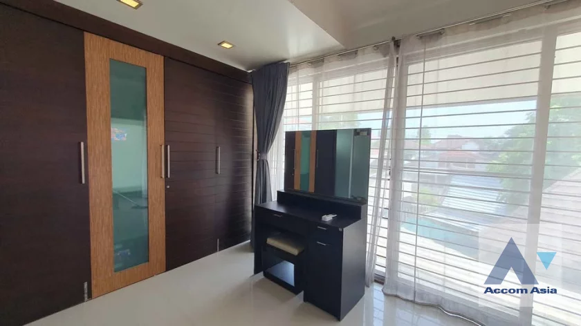 4  2 br House for rent and sale in Ratchadaphisek ,Bangkok MRT Huai Khwang AA46317