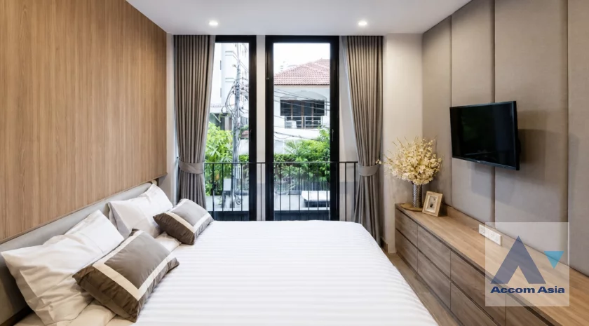 4  2 br Apartment For Rent in Ploenchit ,Bangkok BTS Ploenchit - MRT Lumphini at Cozy Style with Good Surrounding AA46326