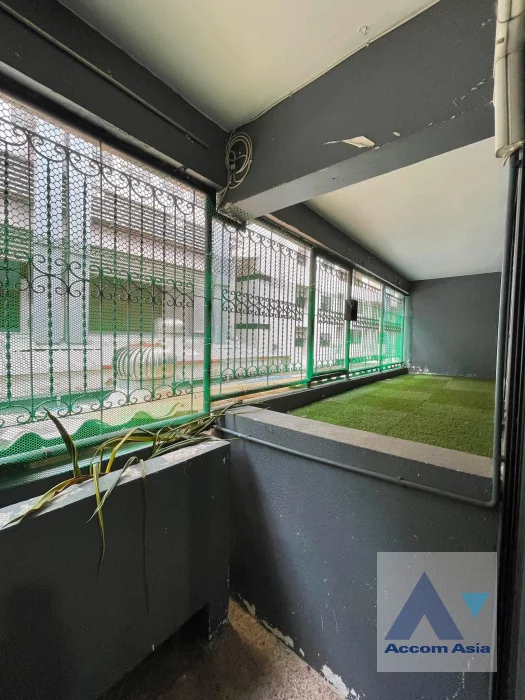 21  7 br Townhouse for rent and sale in Silom ,Bangkok BTS Surasak AA46327