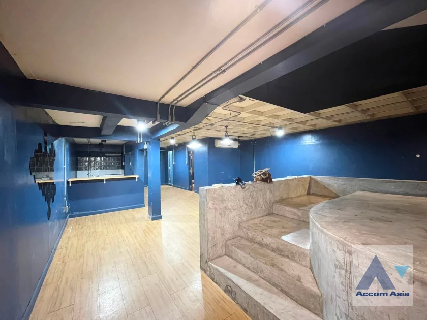  1  7 br Townhouse for rent and sale in Silom ,Bangkok BTS Surasak AA46327