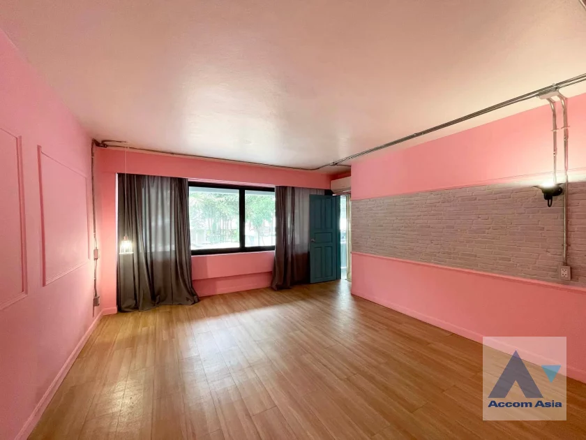 9  7 br Townhouse for rent and sale in Silom ,Bangkok BTS Surasak AA46327
