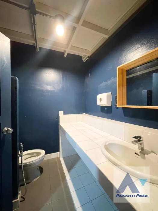 20  7 br Townhouse for rent and sale in Silom ,Bangkok BTS Surasak AA46327