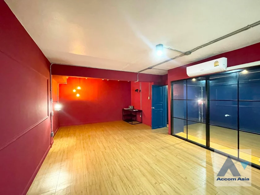15  7 br Townhouse for rent and sale in Silom ,Bangkok BTS Surasak AA46327