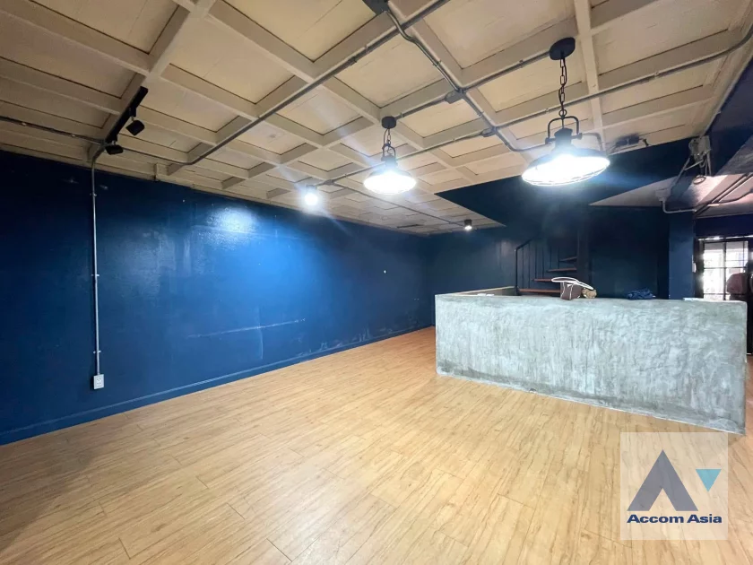 4  7 br Townhouse for rent and sale in Silom ,Bangkok BTS Surasak AA46327