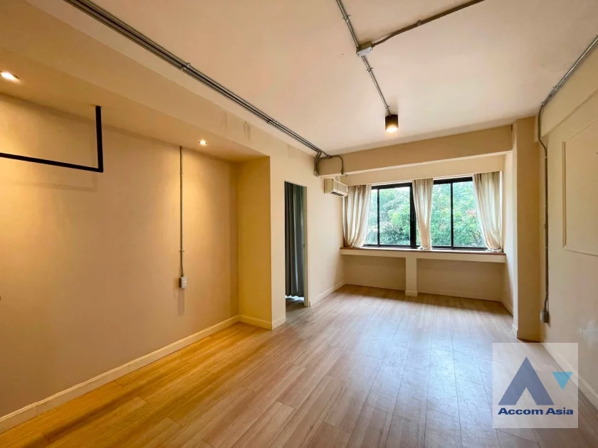 10  7 br Townhouse for rent and sale in Silom ,Bangkok BTS Surasak AA46327