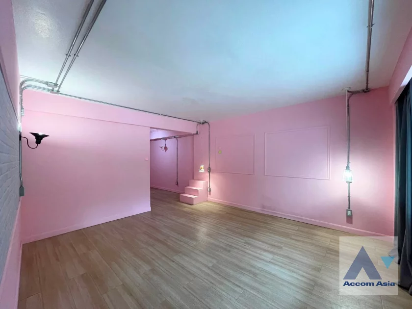 8  7 br Townhouse for rent and sale in Silom ,Bangkok BTS Surasak AA46327
