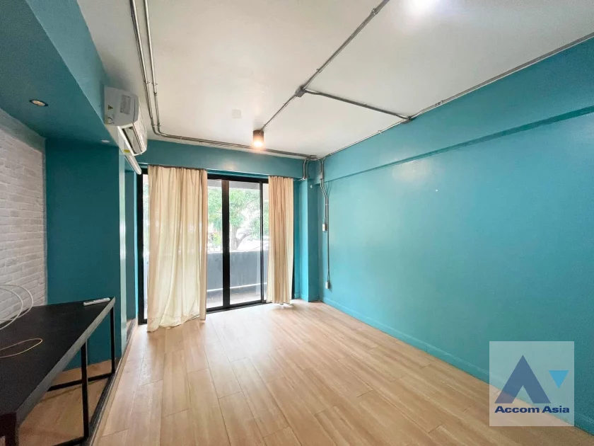 13  7 br Townhouse for rent and sale in Silom ,Bangkok BTS Surasak AA46327