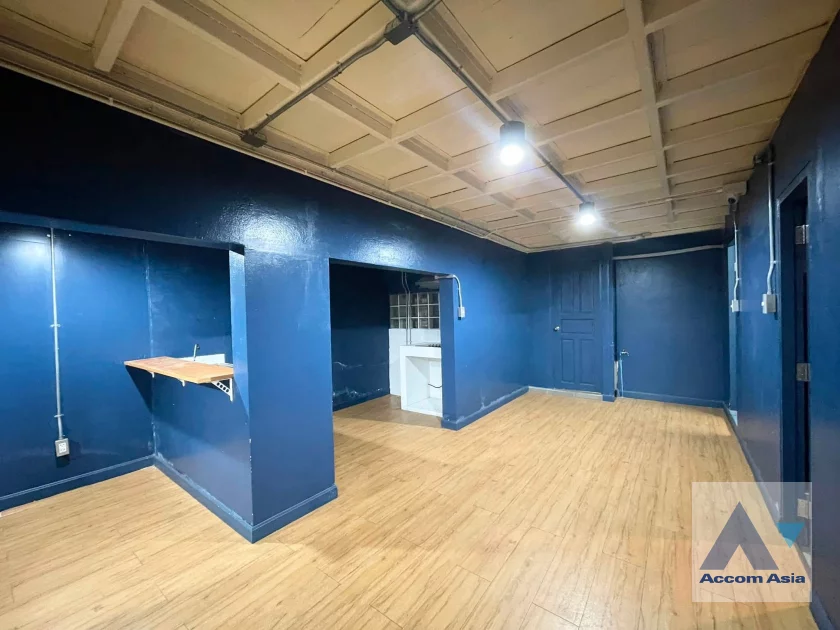 6  7 br Townhouse for rent and sale in Silom ,Bangkok BTS Surasak AA46327