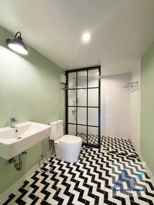 17  7 br Townhouse for rent and sale in Silom ,Bangkok BTS Surasak AA46327