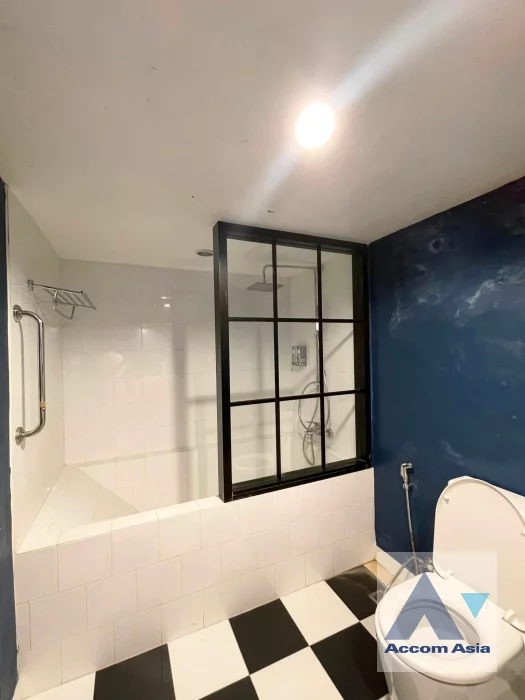 19  7 br Townhouse for rent and sale in Silom ,Bangkok BTS Surasak AA46327