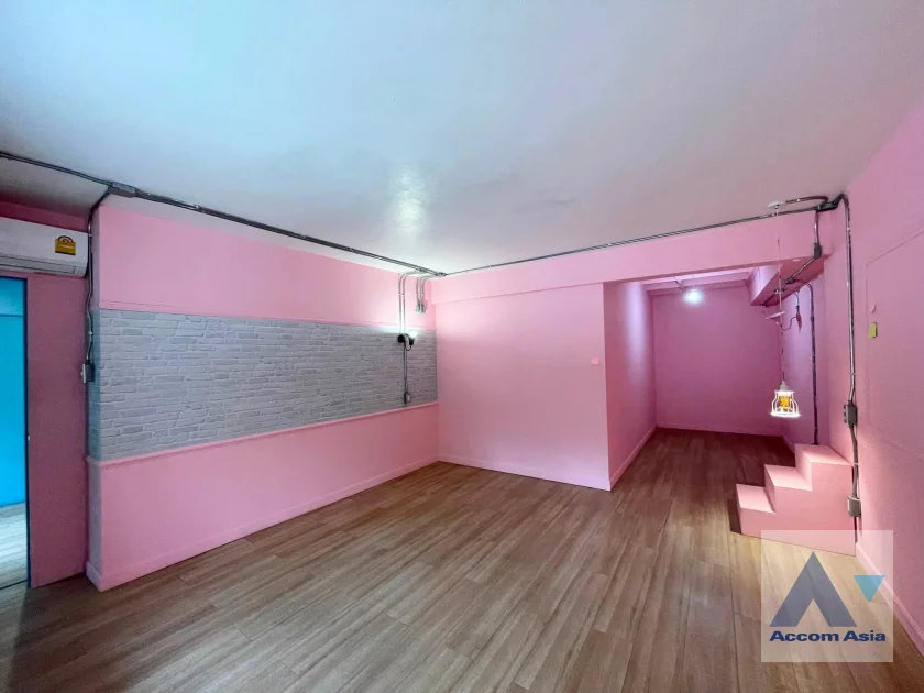 7  7 br Townhouse for rent and sale in Silom ,Bangkok BTS Surasak AA46327