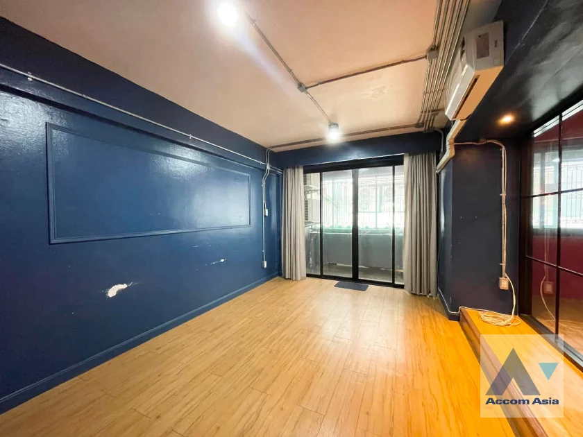  1  7 br Townhouse for rent and sale in Silom ,Bangkok BTS Surasak AA46327
