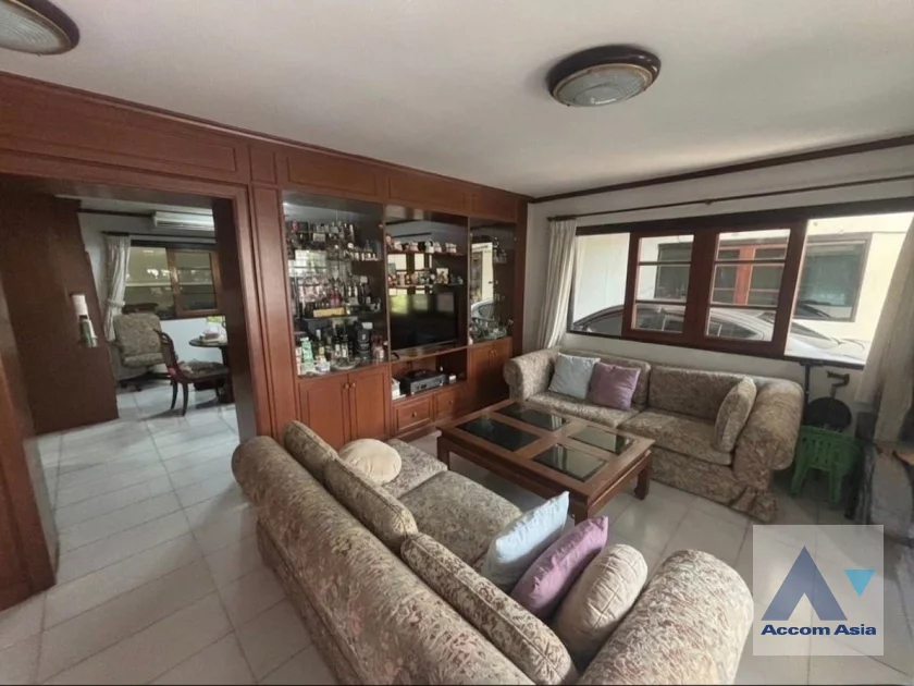  1  4 br House for rent and sale in Sukhumvit ,Bangkok BTS Phra khanong at Moo Baan Pakamas AA46338