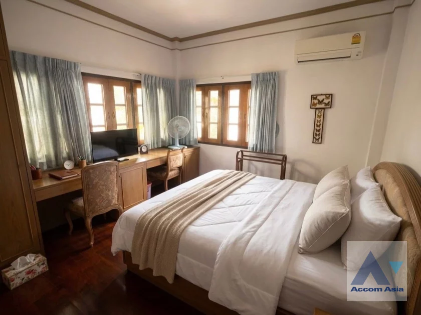 9  4 br House for rent and sale in Sukhumvit ,Bangkok BTS Phra khanong at Moo Baan Pakamas AA46338
