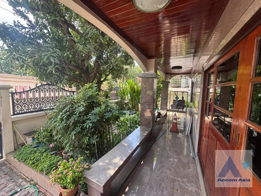 15  4 br House for rent and sale in Sukhumvit ,Bangkok BTS Phra khanong at Moo Baan Pakamas AA46338