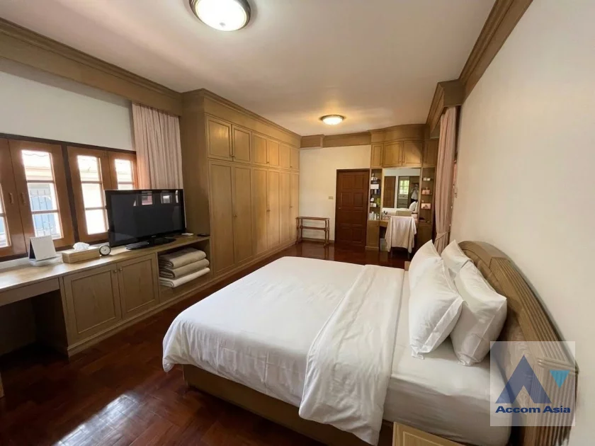10  4 br House for rent and sale in Sukhumvit ,Bangkok BTS Phra khanong at Moo Baan Pakamas AA46338