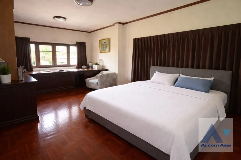 8  4 br House for rent and sale in Sukhumvit ,Bangkok BTS Phra khanong at Moo Baan Pakamas AA46338