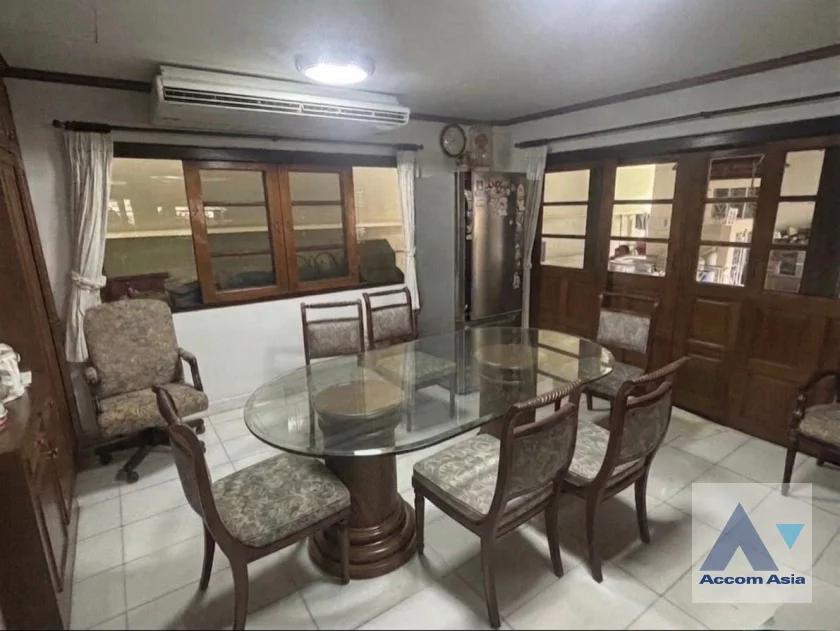 6  4 br House for rent and sale in Sukhumvit ,Bangkok BTS Phra khanong at Moo Baan Pakamas AA46338