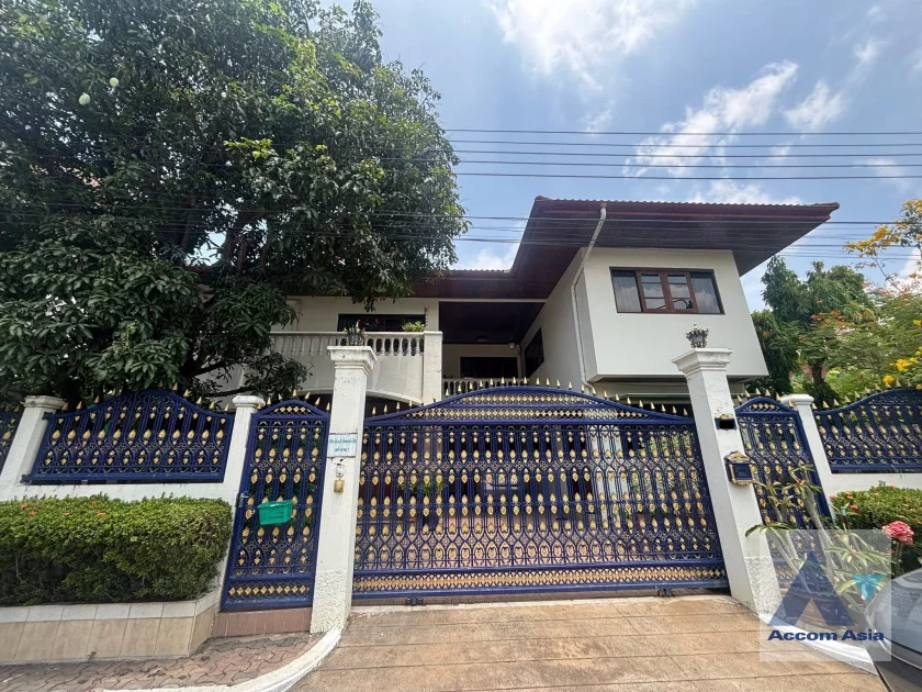  2  4 br House for rent and sale in Sukhumvit ,Bangkok BTS Phra khanong at Moo Baan Pakamas AA46338