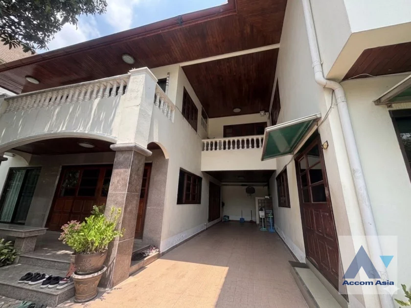  1  4 br House for rent and sale in Sukhumvit ,Bangkok BTS Phra khanong at Moo Baan Pakamas AA46338