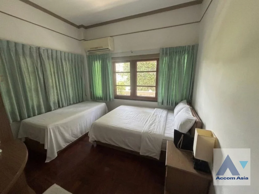 11  4 br House for rent and sale in Sukhumvit ,Bangkok BTS Phra khanong at Moo Baan Pakamas AA46338