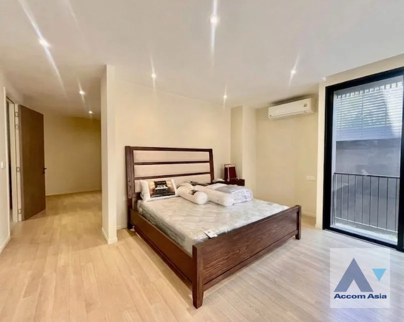 6  5 br House for rent and sale in Petchkasem ,Bangkok  at Noble Aqua Riverfront Ratburana  AA46341