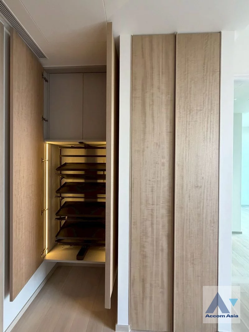 11  1 br Condominium for rent and sale in Ploenchit ,Bangkok MRT Lumphini at EI8HTEEN SEVEN AA46347