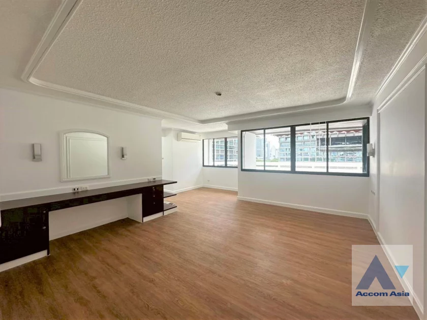  2  3 br Apartment For Rent in Ploenchit ,Bangkok BTS Ratchadamri at High rise and Peaceful AA46356