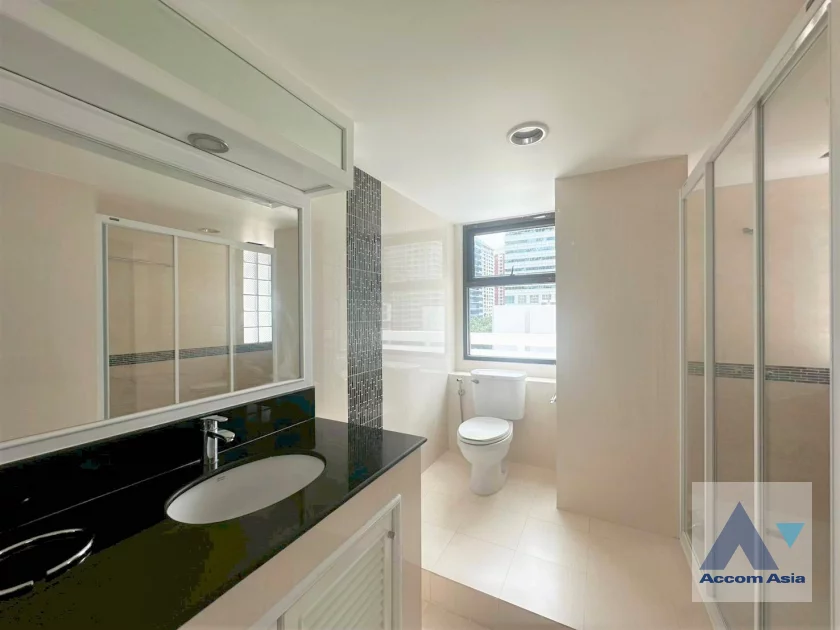 11  3 br Apartment For Rent in Ploenchit ,Bangkok BTS Ratchadamri at High rise and Peaceful AA46356