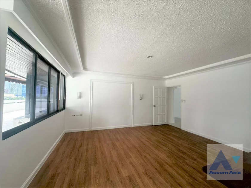  1  3 br Apartment For Rent in Ploenchit ,Bangkok BTS Ratchadamri at High rise and Peaceful AA46356