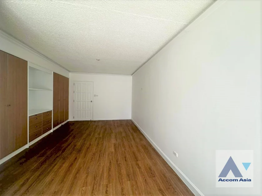 7  3 br Apartment For Rent in Ploenchit ,Bangkok BTS Ratchadamri at High rise and Peaceful AA46356