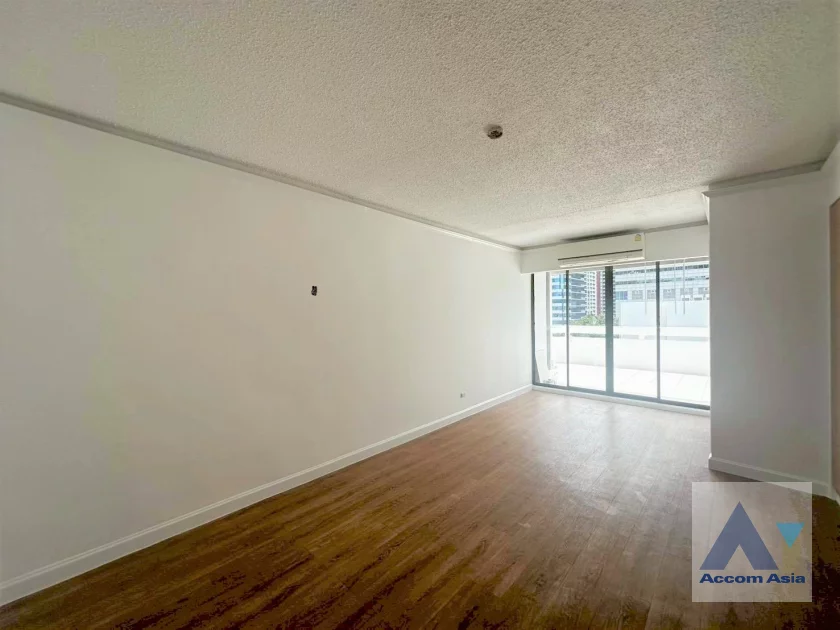 5  3 br Apartment For Rent in Ploenchit ,Bangkok BTS Ratchadamri at High rise and Peaceful AA46356