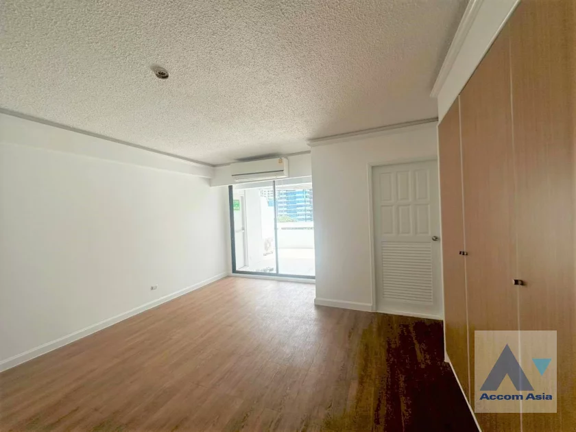 4  3 br Apartment For Rent in Ploenchit ,Bangkok BTS Ratchadamri at High rise and Peaceful AA46356