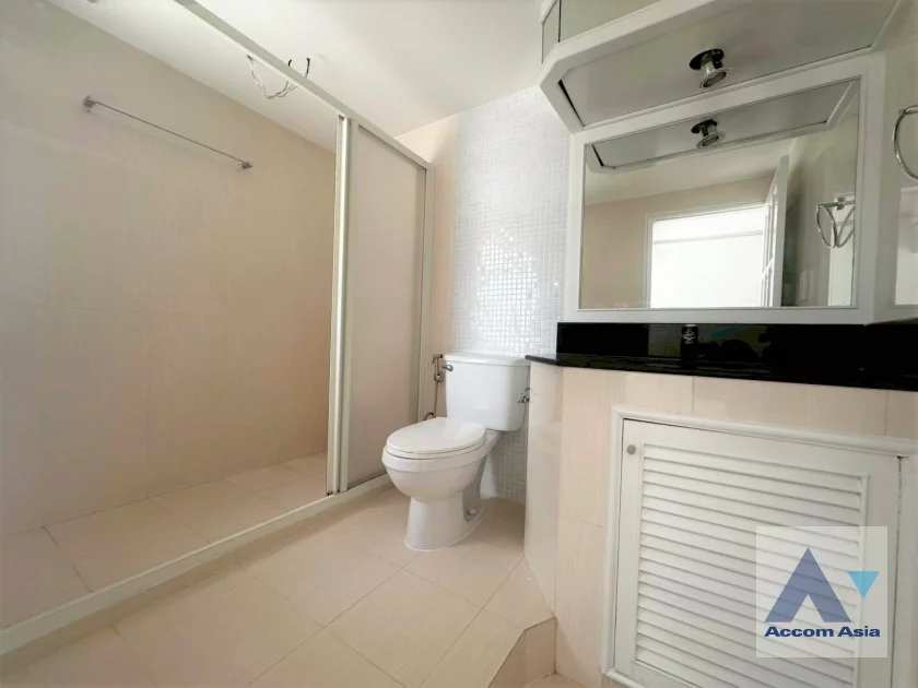 12  3 br Apartment For Rent in Ploenchit ,Bangkok BTS Ratchadamri at High rise and Peaceful AA46356