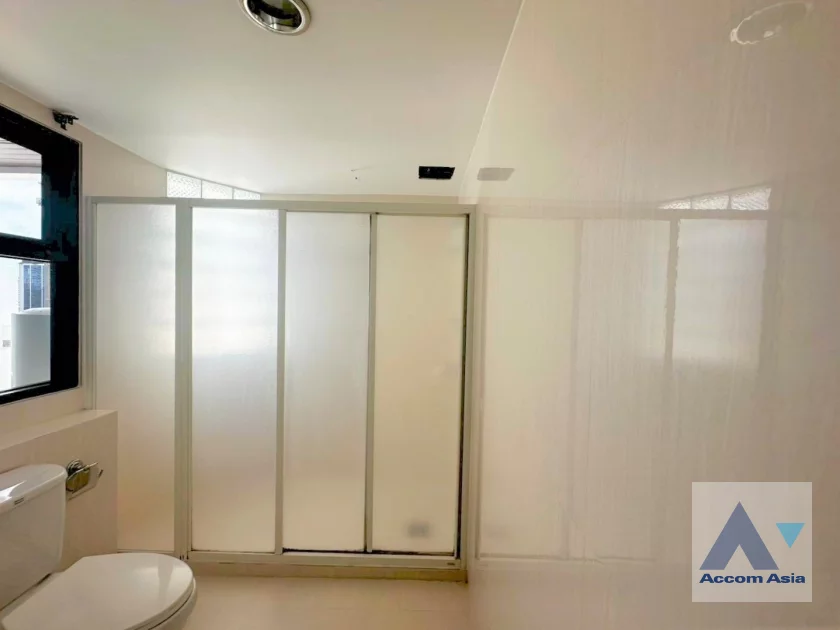 13  3 br Apartment For Rent in Ploenchit ,Bangkok BTS Ratchadamri at High rise and Peaceful AA46356