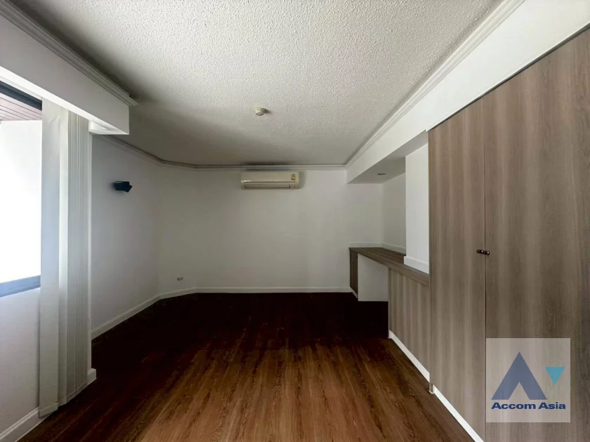 9  3 br Apartment For Rent in Ploenchit ,Bangkok BTS Ratchadamri at High rise and Peaceful AA46356