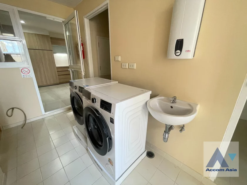 20  3 br Apartment For Rent in Sukhumvit ,Bangkok BTS Phrom Phong at Apartment with Top Facilities, Close to Emshere AA46357