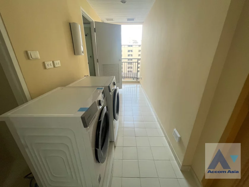 21  3 br Apartment For Rent in Sukhumvit ,Bangkok BTS Phrom Phong at Apartment with Top Facilities, Close to Emshere AA46357
