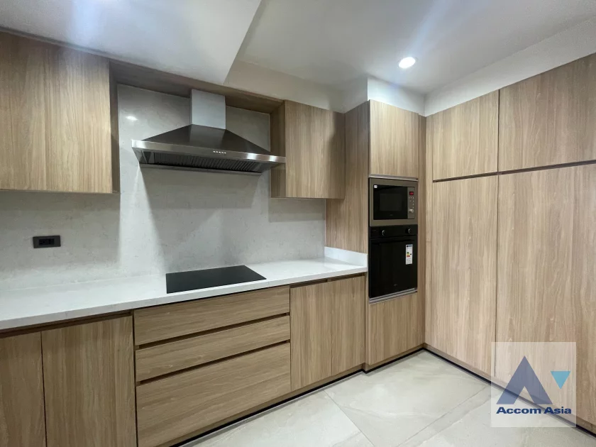 4  3 br Apartment For Rent in Sukhumvit ,Bangkok BTS Phrom Phong at Apartment with Top Facilities, Close to Emshere AA46357
