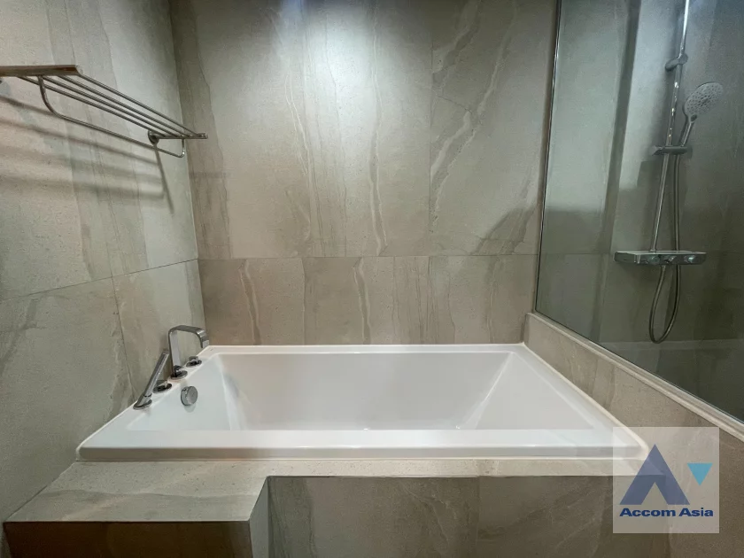 13  3 br Apartment For Rent in Sukhumvit ,Bangkok BTS Phrom Phong at Apartment with Top Facilities, Close to Emshere AA46357