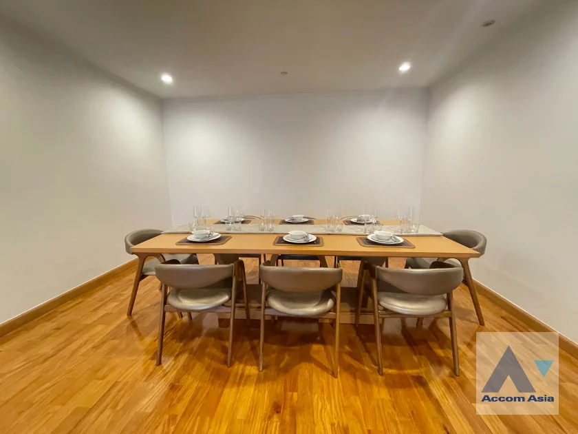  1  3 br Apartment For Rent in Sukhumvit ,Bangkok BTS Phrom Phong at Apartment with Top Facilities, Close to Emshere AA46357