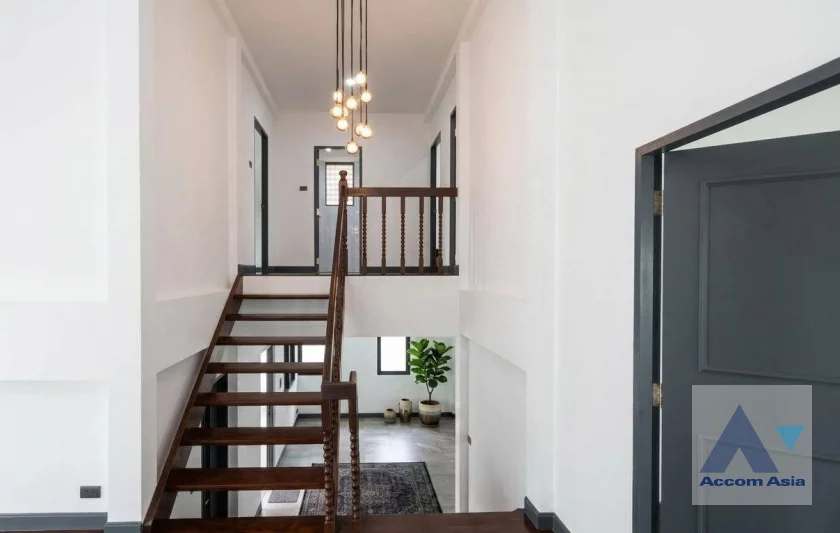 4  3 br House For Rent in Pattanakarn ,Bangkok MRT Srinagarindra 38 AA46362