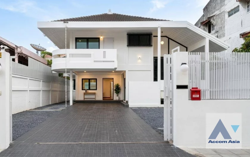  1  3 br House For Rent in Pattanakarn ,Bangkok MRT Srinagarindra 38 AA46362