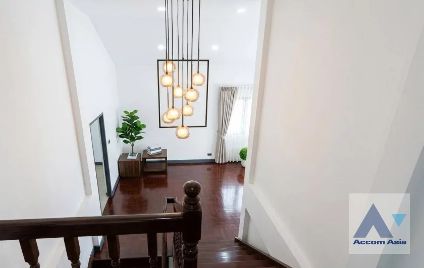  1  3 br House For Rent in Pattanakarn ,Bangkok MRT Srinagarindra 38 AA46362