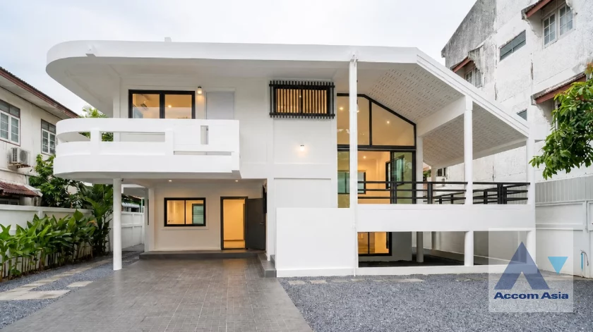  2  3 br House For Rent in Pattanakarn ,Bangkok MRT Srinagarindra 38 AA46362