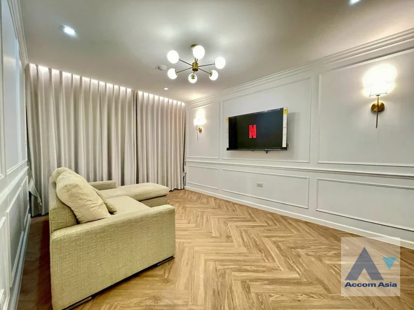  1  1 br Condominium For Rent in Ploenchit ,Bangkok BTS Ratchadamri at Noble Ambience Sarasin AA46379