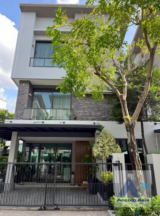  2  4 br House For Sale in Lat Phrao ,Bangkok  at Baan Klang Mueng CLASSE Ekkamai - Ramintra AA46381