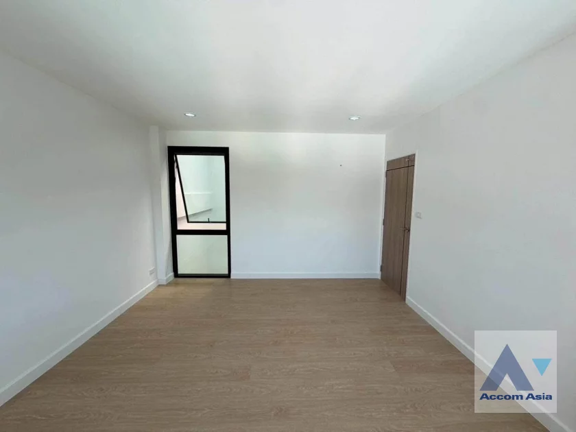 34  4 br Townhouse For Sale in Sukhumvit ,Bangkok BTS Punnawithi AA46382