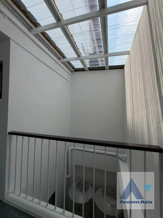 14  4 br Townhouse For Sale in Sukhumvit ,Bangkok BTS Punnawithi AA46382